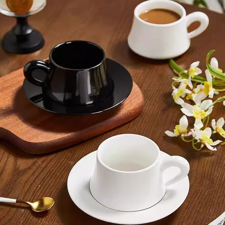 Round Porcelain Coffee Cup with Classic Design 280ml